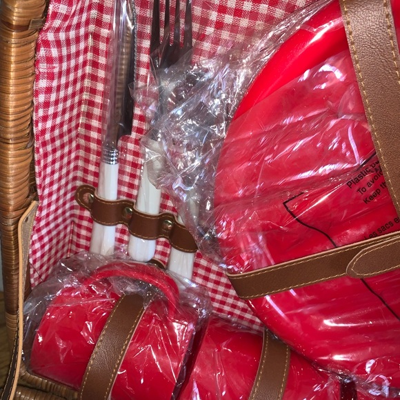 Wicker picnic basket - Picture 2 of 9